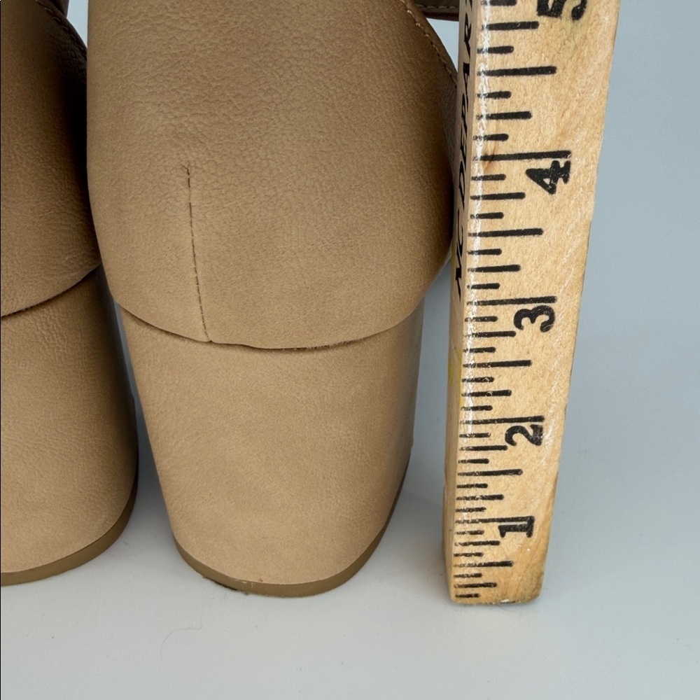 Y Not Size 9 Nude One-Strap Buckle Block Heel Sandals with Rounded Toe - Picture 8 of 9